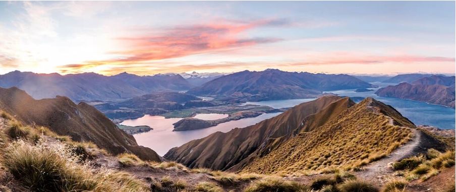 amazing panoramic view from the top of Mount Aspiring.